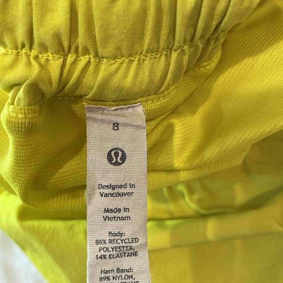Lululemon Sz 8 Hotty Hots in Yellow - Picture 5 of 6